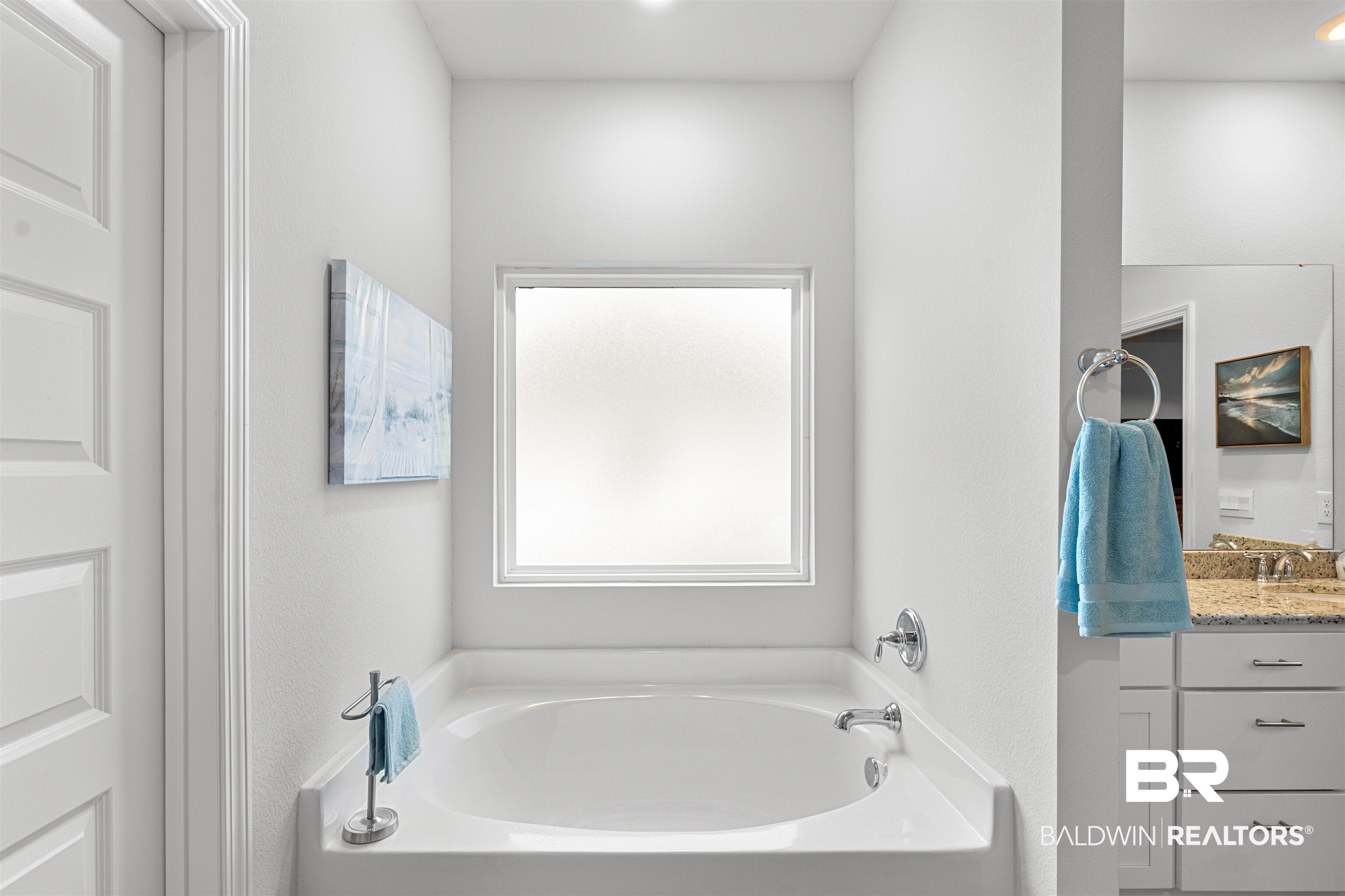 697 Calibre Street Fairhope, AL 36532 - Photo 11 of 18 Full bath featuring a bath and vanity