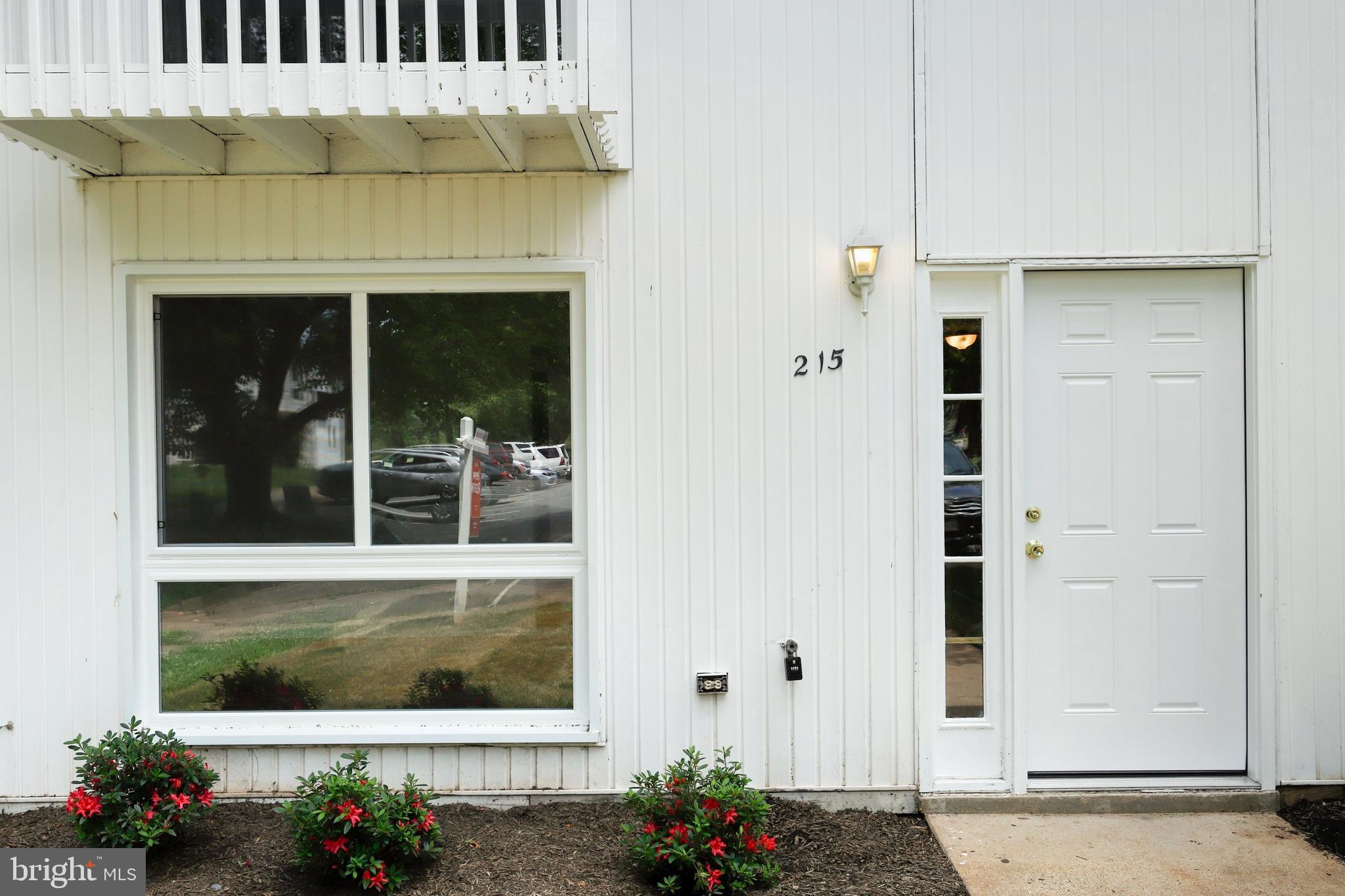 215 North Cottage Road Sterling, VA 20164 - Photo 3 of 25 Gallery Image 3