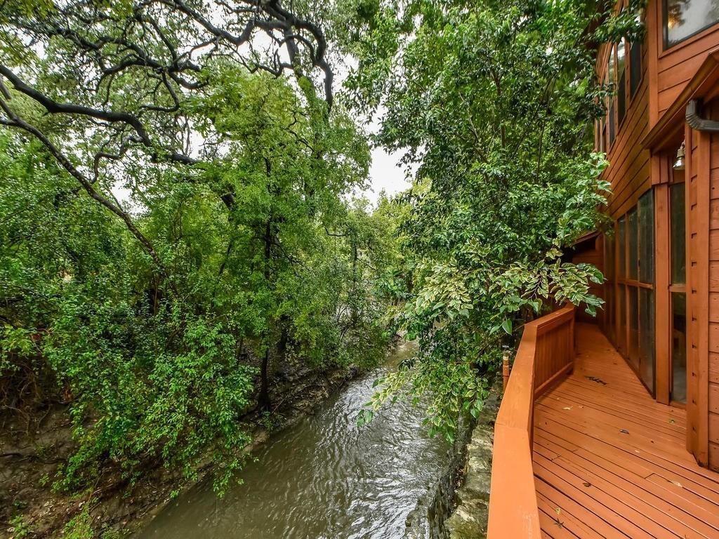 800 Leonard Street Austin, TX 78705 - Photo 29 of 31 a view of balcony and yard