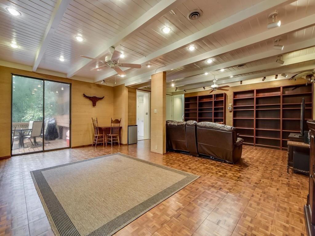 800 Leonard Street Austin, TX 78705 - Photo 5 of 31 a view of a room with gym equipment