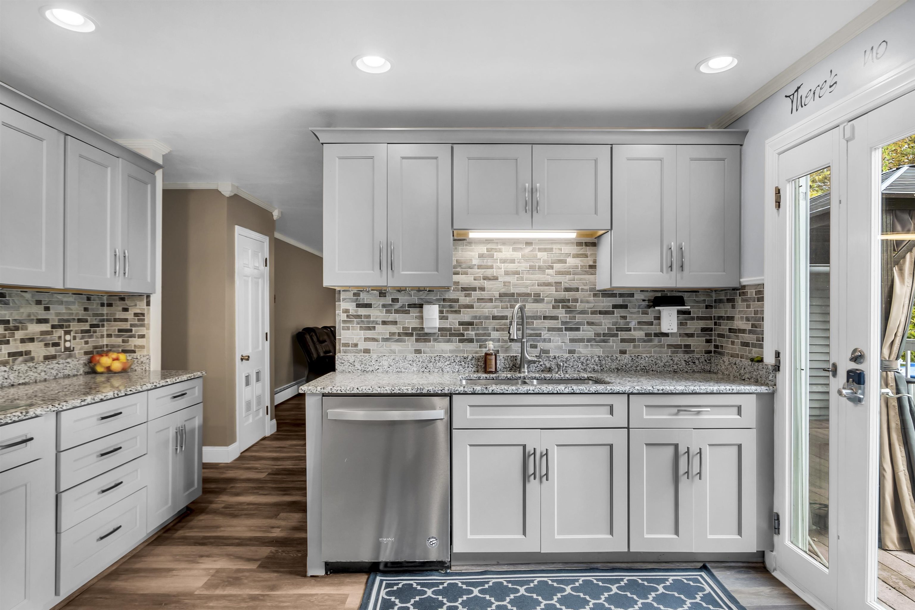 13 Lawrence Road Derry, NH 03038 - Photo 5 of 39