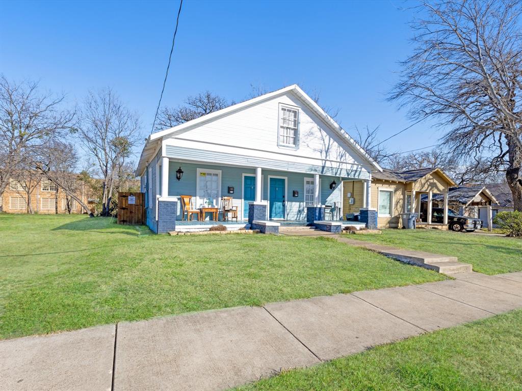 222 North Cliff Street Dallas, TX 75203 - Photo 2 of 14 a view of a house with a yard