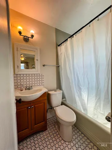 $330,000 | 220-222 Glass Way, Lewiston, ID 83501