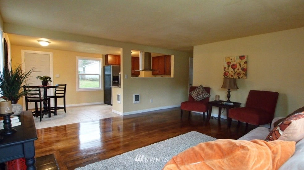 3232 Southeast 6th Street Renton, WA 98058 - Photo 3 of 10