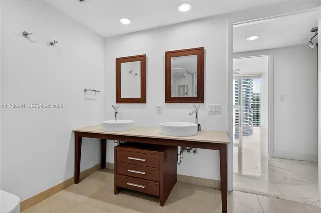 $1,219,000 | 485 Brickell Avenue, Unit 4402, Miami, FL 33131
