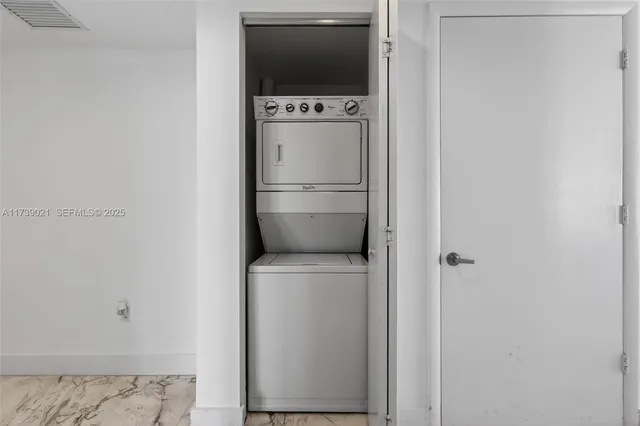 $1,219,000 | 485 Brickell Avenue, Unit 4402, Miami, FL 33131