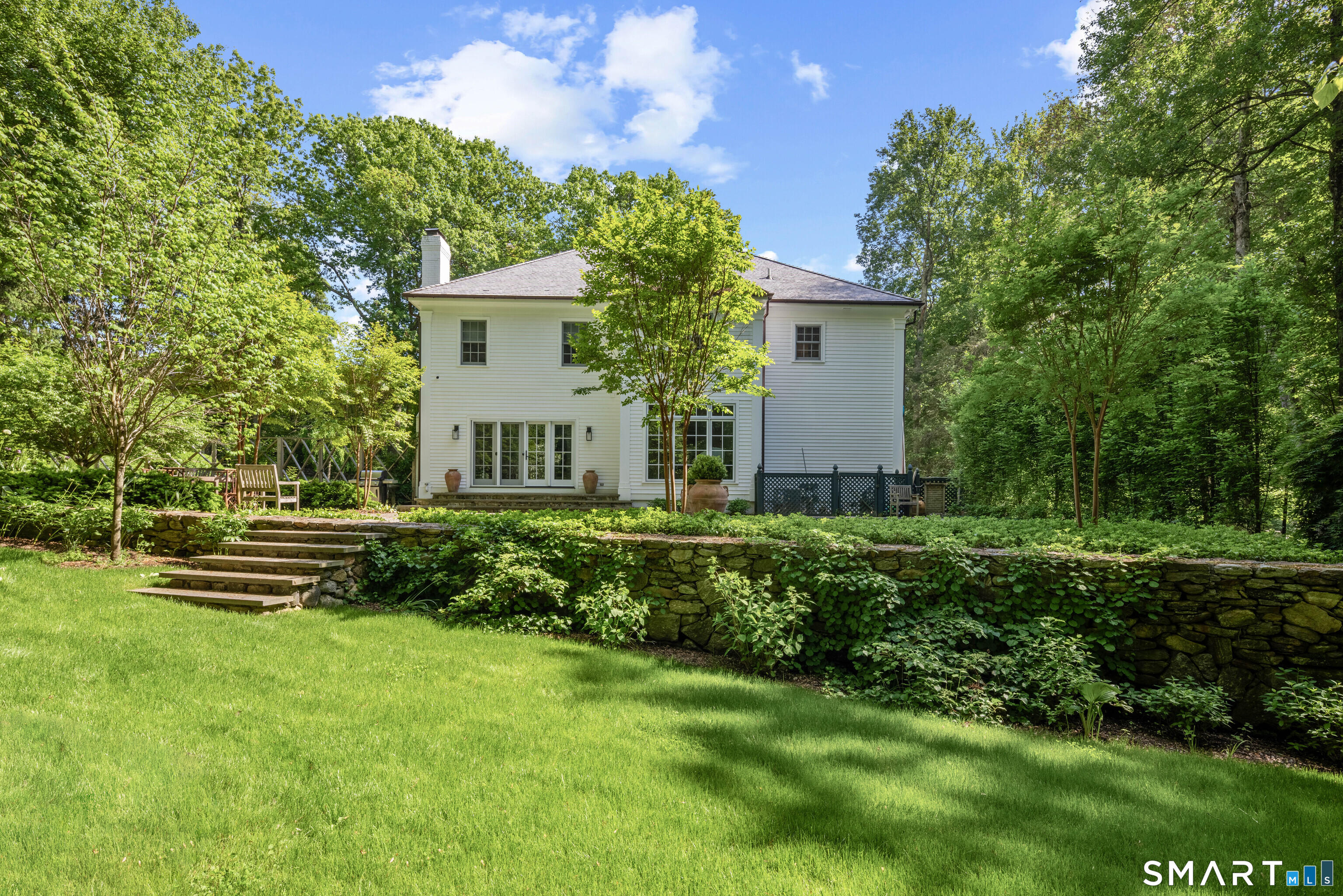 200 Longmeadow Road Fairfield, CT 06824 - Photo 3 of 40