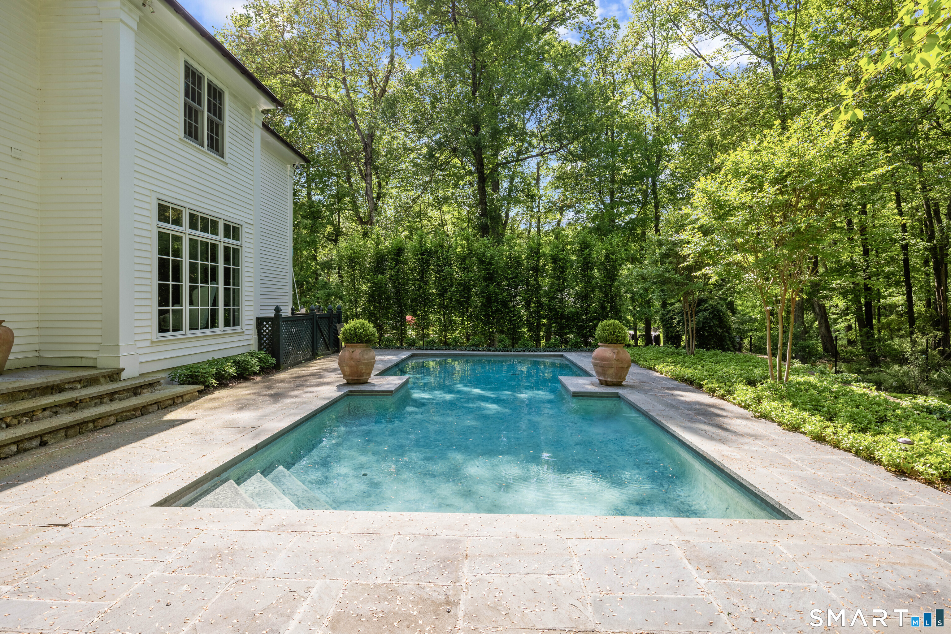 200 Longmeadow Road Fairfield, CT 06824 - Photo 39 of 40 a view of a backyard with a sitting area