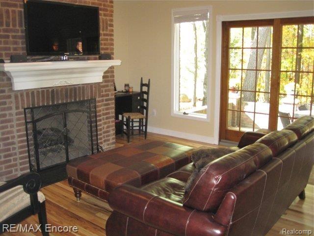 8635 Deerwood Road Clarkston, MI 48348 - Photo 26 of 58 Family Room_V1.jpg