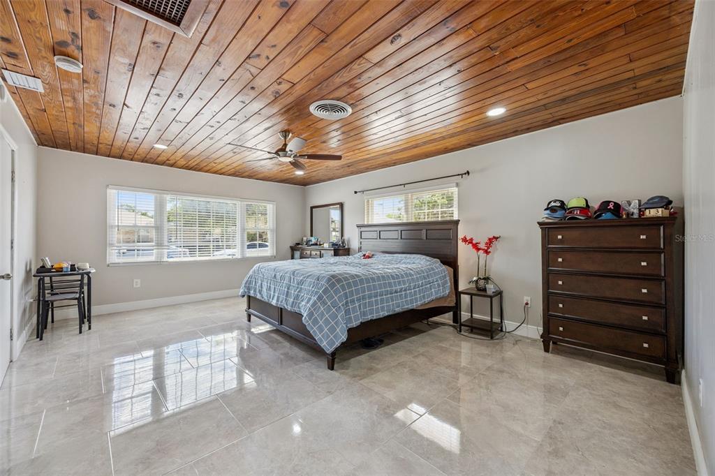 700 9th Street St. Cloud, FL 34769 - Photo 24 of 78 a bedroom with a bed and a table