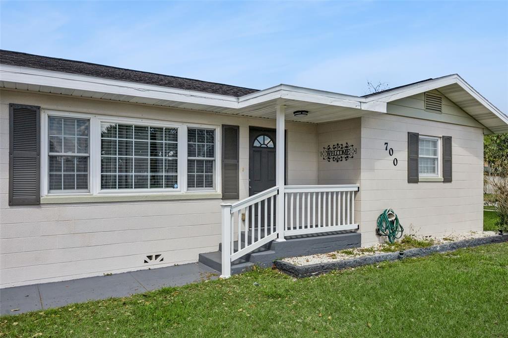 700 9th Street St. Cloud, FL 34769 - Photo 4 of 78 a front view of a house with garden
