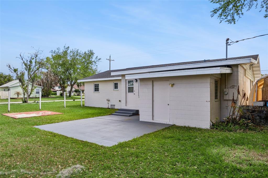 700 9th Street St. Cloud, FL 34769 - Photo 46 of 78 a view of a backyard with plants and large tree