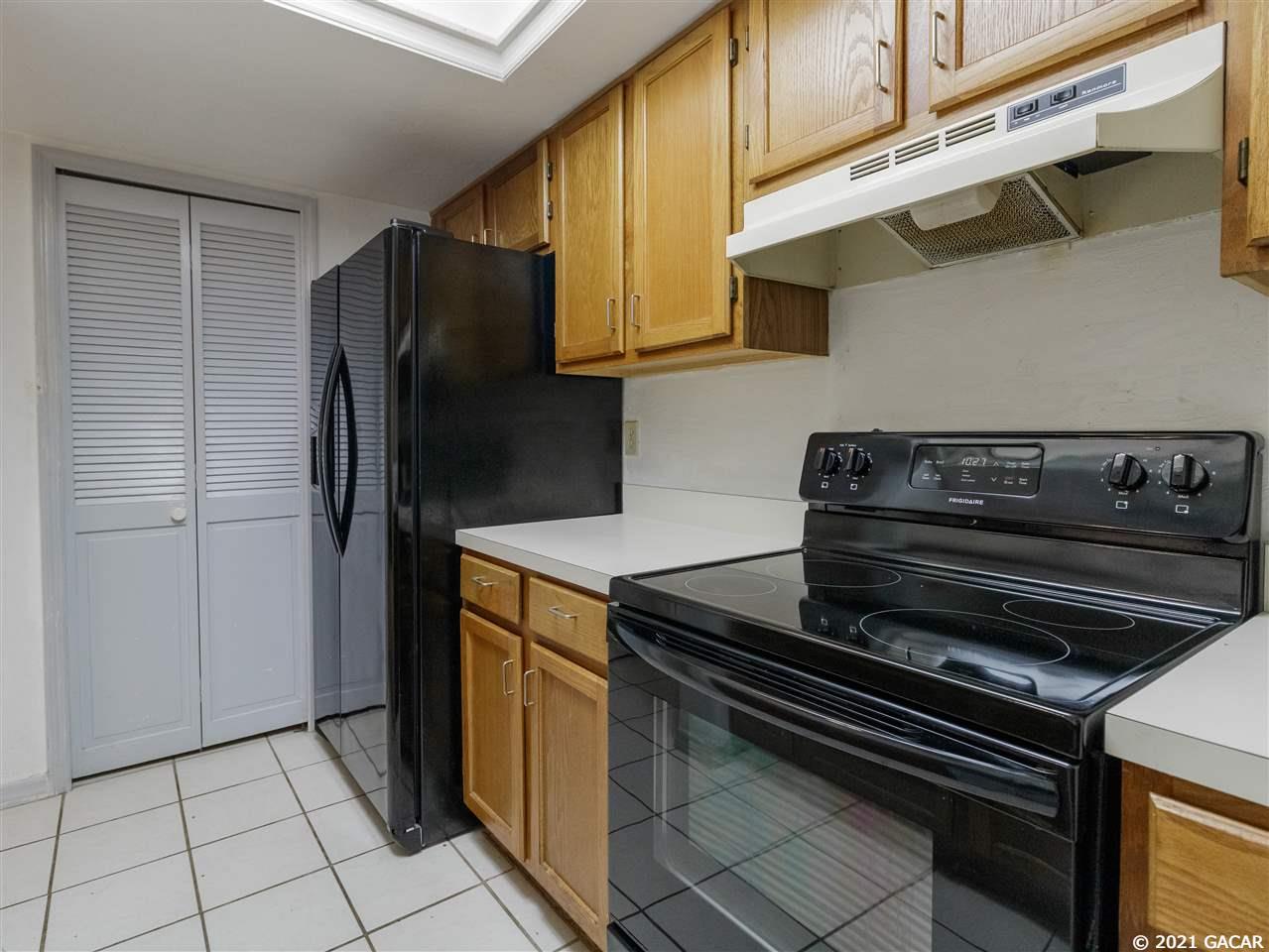 5753 Southwest 10th Place Gainesville, FL 32607 - Photo 7 of 16