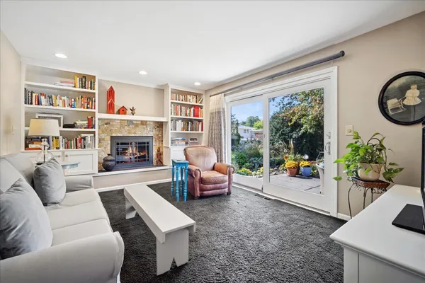 $593,000 | 1014 South Grace Drive, Mount Prospect, IL 60056