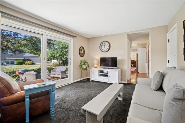 $593,000 | 1014 South Grace Drive, Mount Prospect, IL 60056