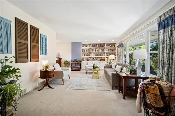 $593,000 | 1014 South Grace Drive, Mount Prospect, IL 60056