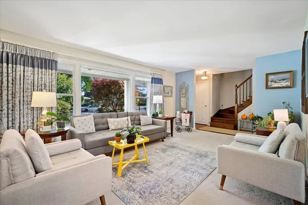 $593,000 | 1014 South Grace Drive, Mount Prospect, IL 60056