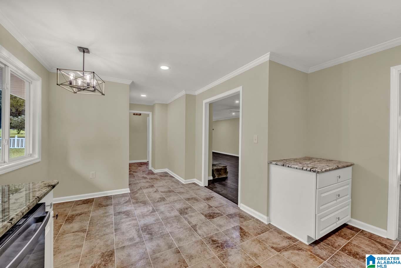 201 Crest Circle South Jasper, AL 35501 - Photo 6 of 31