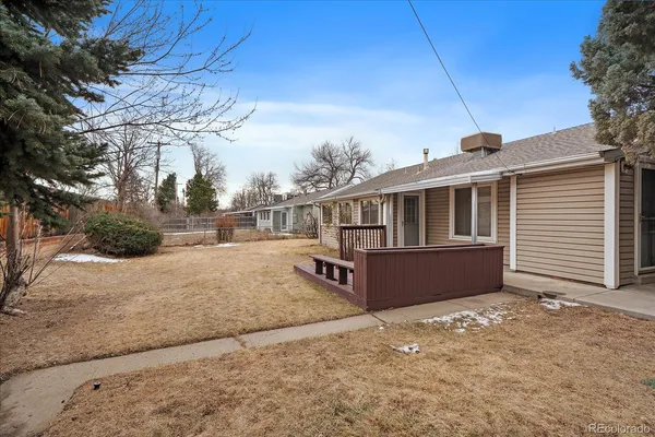 a front view of house with yard