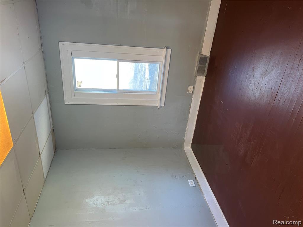 936 Stocker Avenue Flint, MI 48503 - Photo 4 of 15