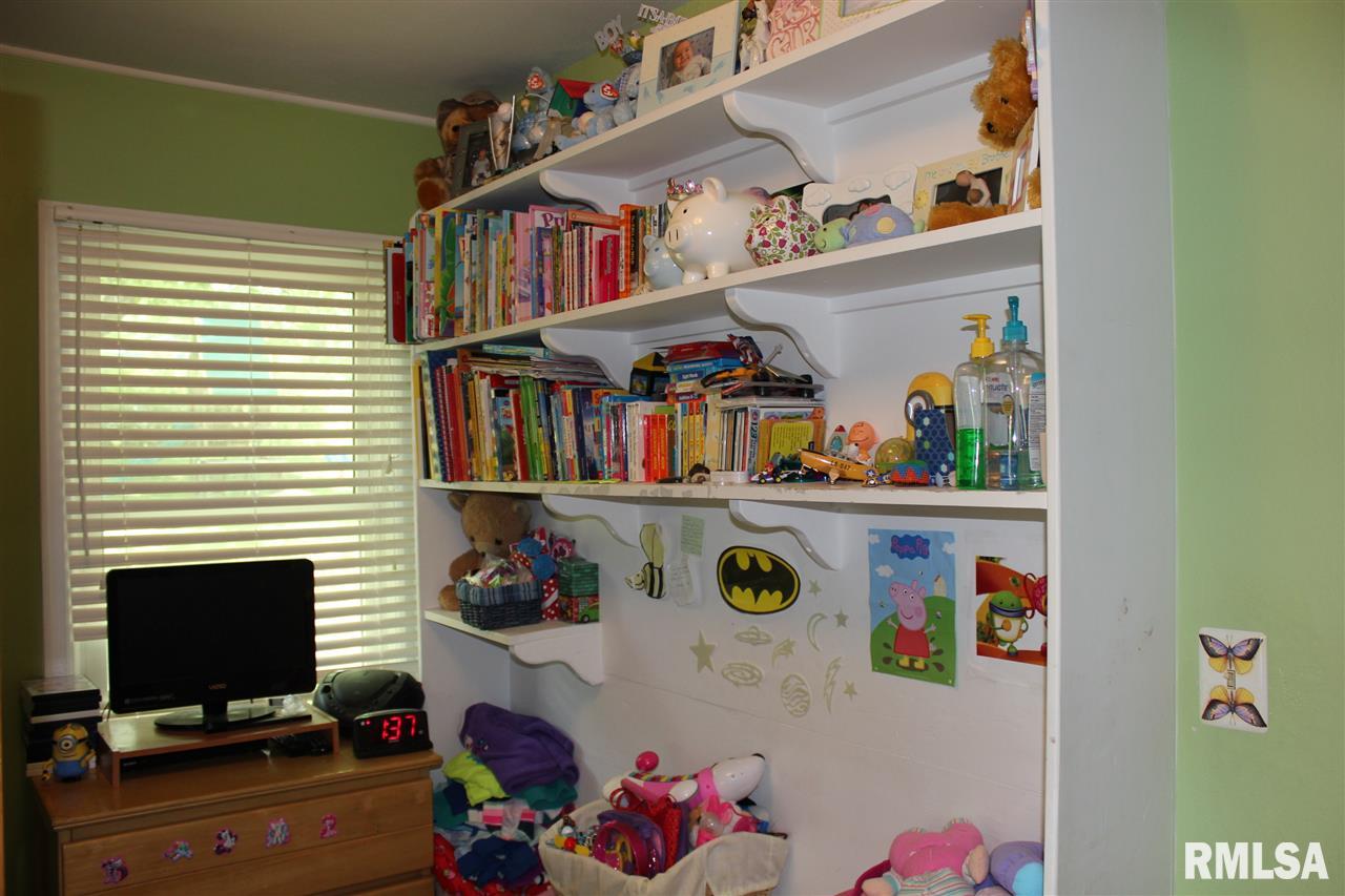 215 East Cherry Ridge Road Peoria, IL 61614 - Photo 14 of 21 Gallery Image 14