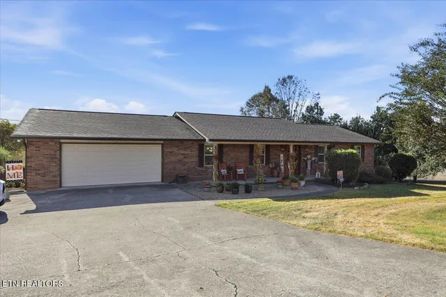 $575,000 | 4924 West Emory Road, Powell, TN 37849