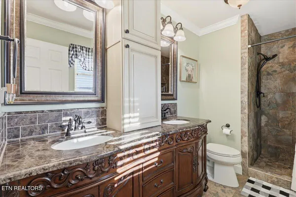 $560,000 | 4924 West Emory Road, Powell, TN 37849