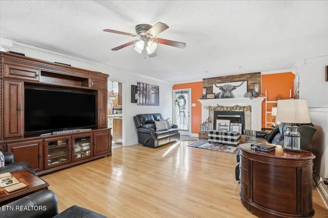 $575,000 | 4924 West Emory Road, Powell, TN 37849