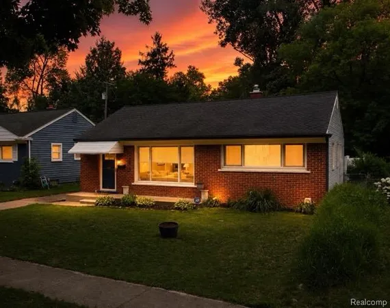 $1,950 | 24220 Parklawn Street, Oak Park, MI 48237