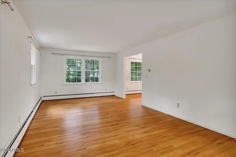 $450,000 | 9 Chestnut Lane, Clifton Park, NY 12065