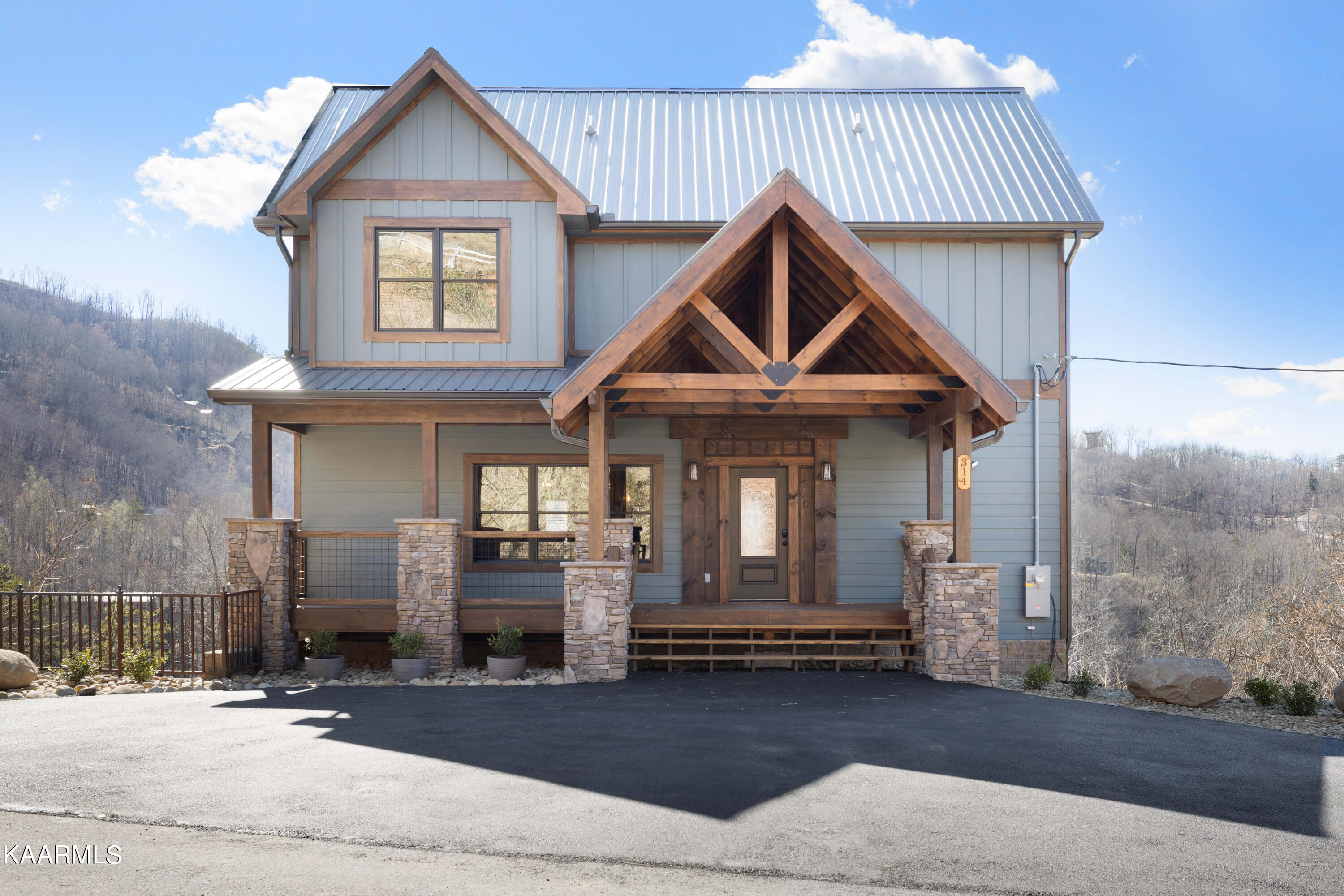 5276 Riversong Way Sevierville, TN 37876 - Photo 3 of 27 r1