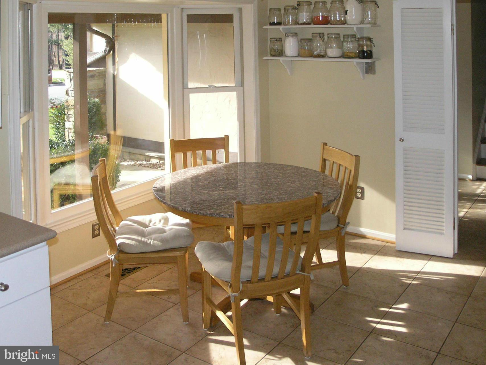 9918 Meadowlark Road Vienna, VA 22182 - Photo 15 of 30 Kitchen Nook