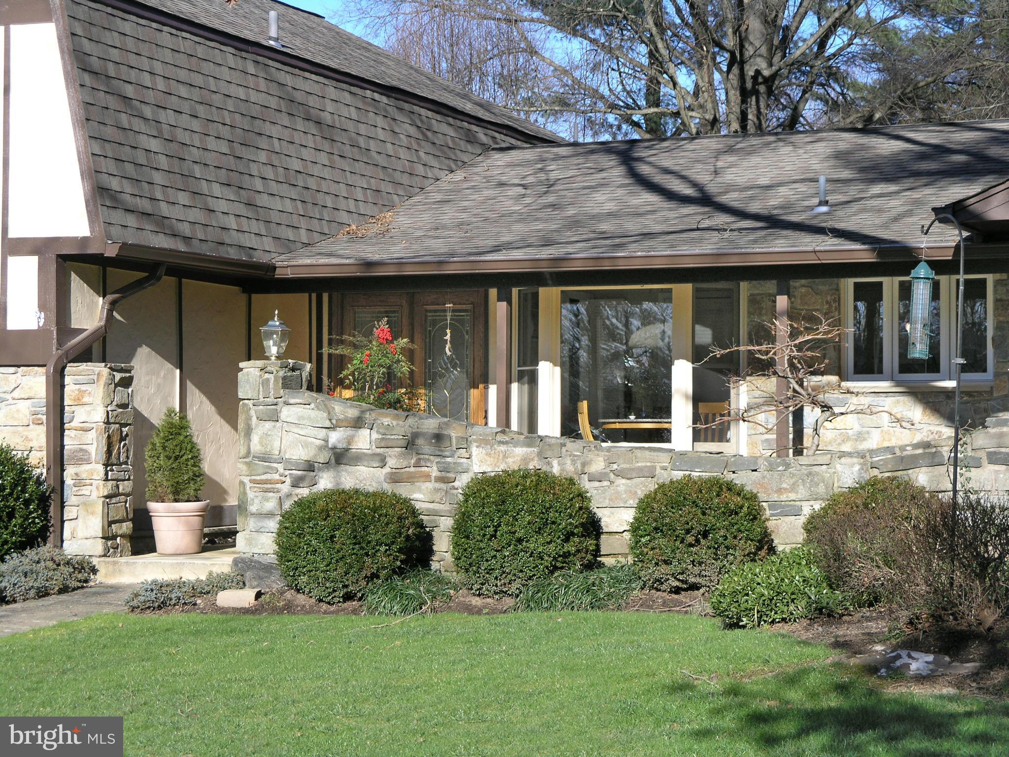 9918 Meadowlark Road Vienna, VA 22182 - Photo 4 of 30 Front Entry