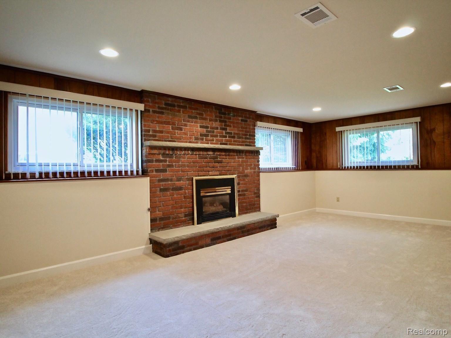 2319 Arizona Court Rochester, MI 48309 - Photo 18 of 37 015.jpeg