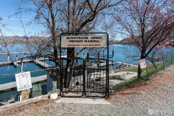 $735,000 | 4056 Lakeview Place, Unit 1A, Chelan, WA 98816