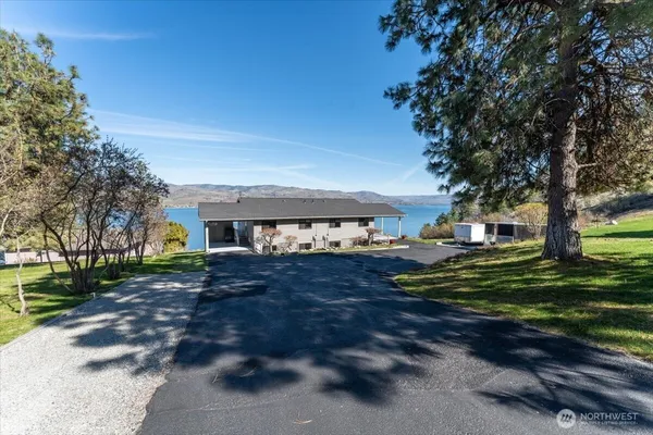 $735,000 | 4056 Lakeview Place, Unit 1A, Chelan, WA 98816