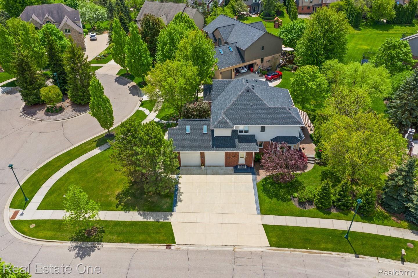 1112 Waycroft Court Rochester, MI 48307 - Photo 44 of 63 DJI_0156.jpg
