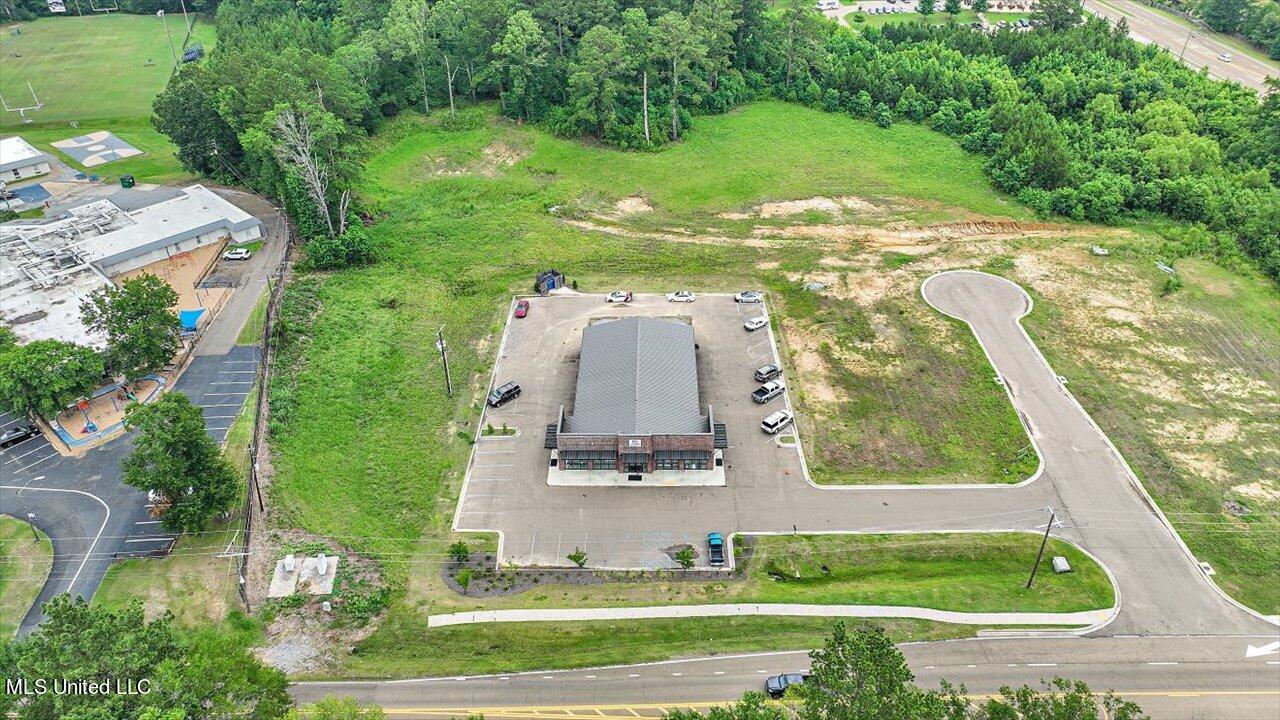 02-110 Mid Point Drive