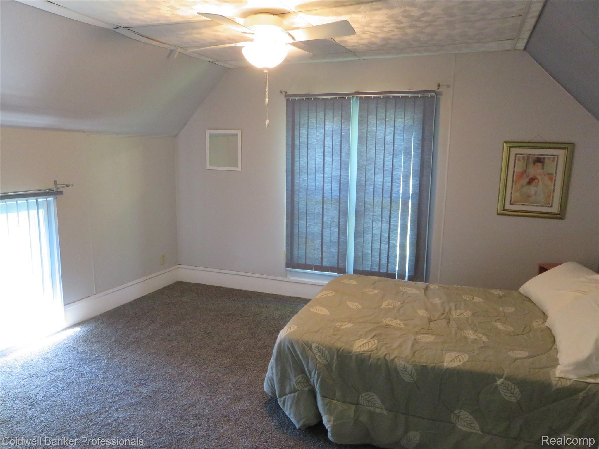 1820 South Morrice Road Owosso, MI 48867 - Photo 18 of 33 19 1820 bedroom.JPG