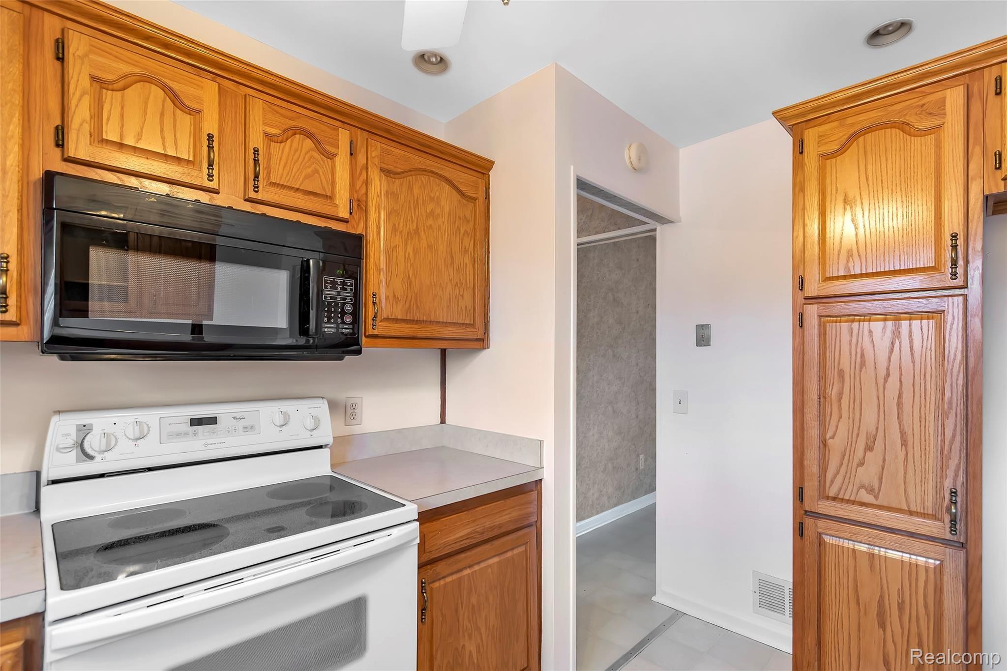 1886 Rector Court Canton, MI 48188 - Photo 11 of 35 1886-Rector-Ct-WindowStill-Real-Estate-Photography-14 - Copy.jpg