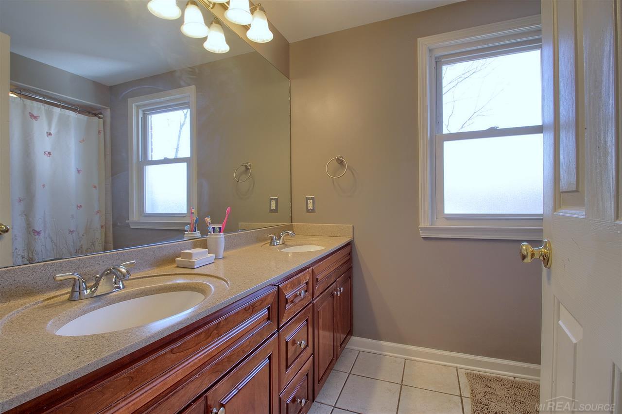 1990 Littlestone Road Grosse Pointe Woods, MI 48236 - Photo 22 of 32