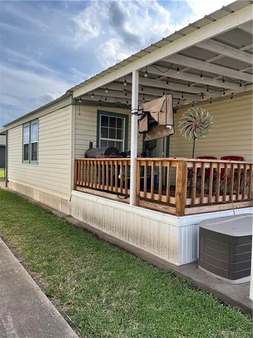 a view of a house with backyard and porch