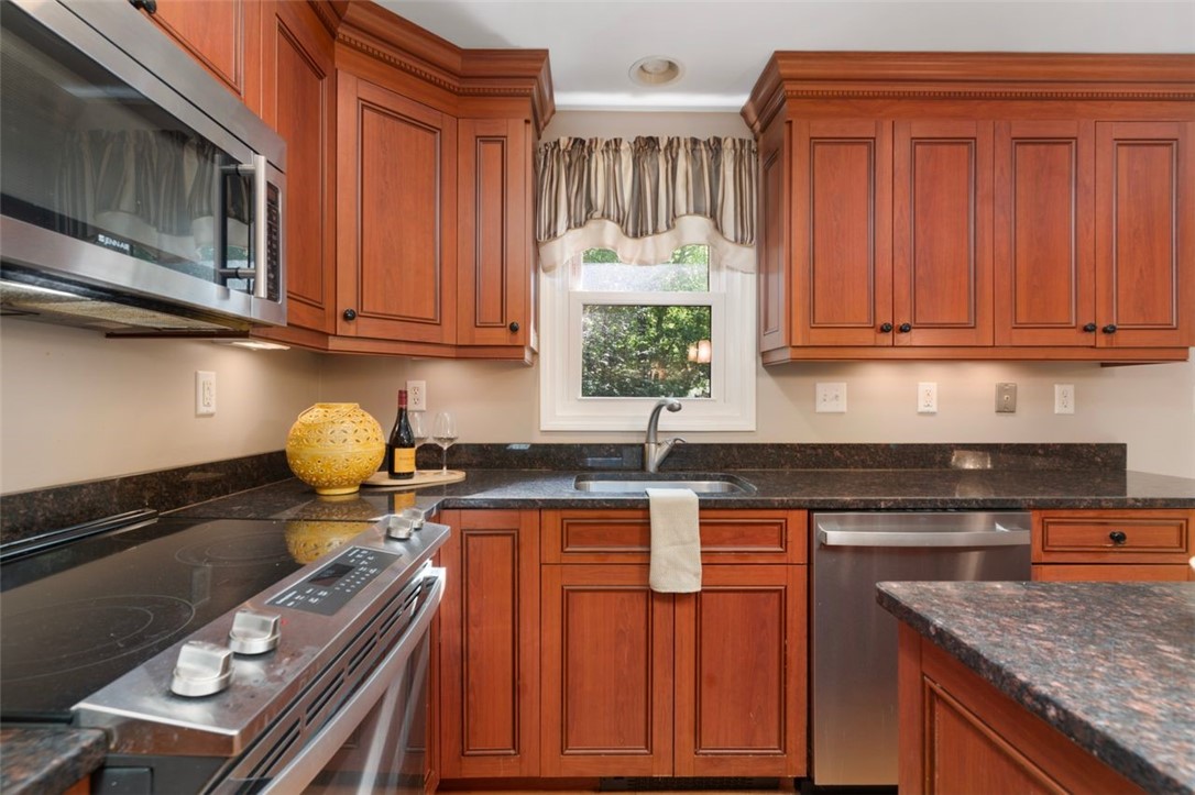 143 Smith Road Burrillville, RI 02830 - Photo 12 of 48