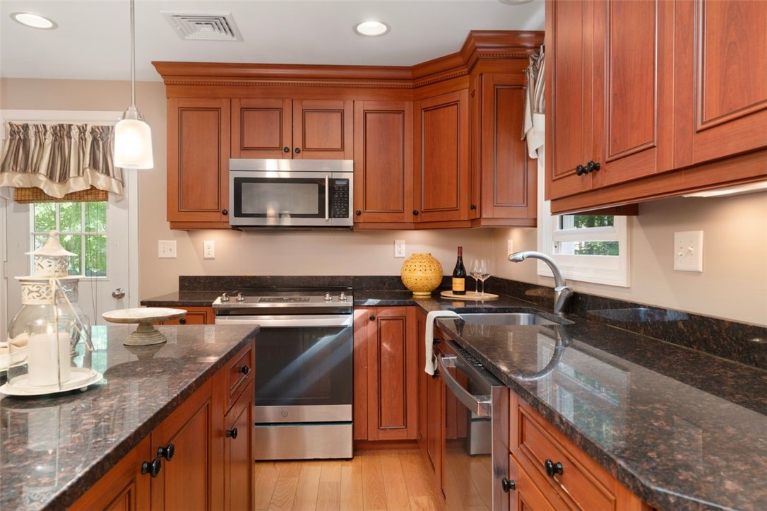 143 Smith Road Burrillville, RI 02830 - Photo 13 of 48