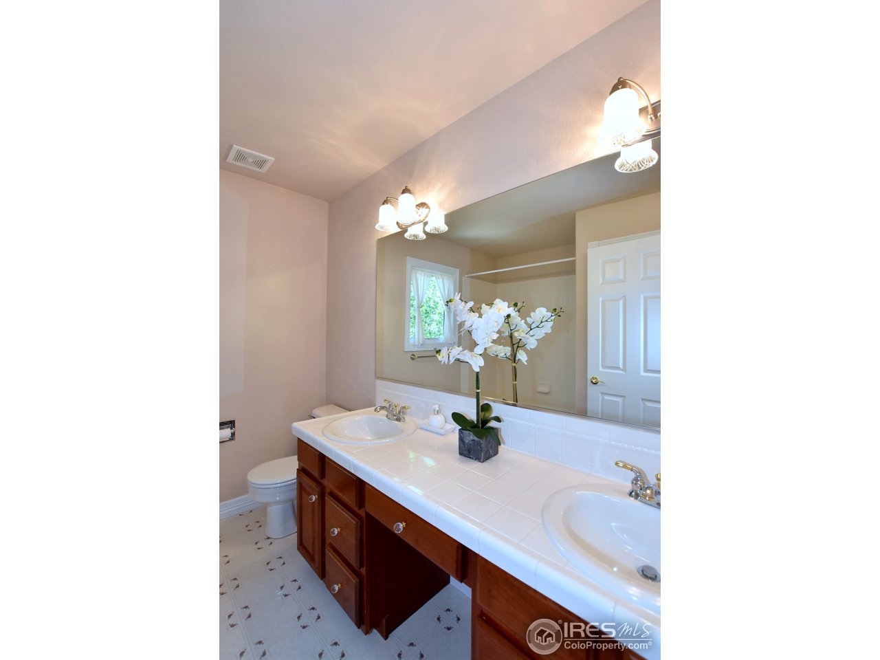 4202 Red Fox Road Fort Collins, CO 80526 - Photo 27 of 38 3rd Bathroom upstairs