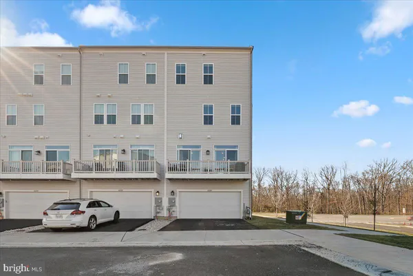$4,400 | 42203 Jousting Terrace, Ashburn, VA 20148