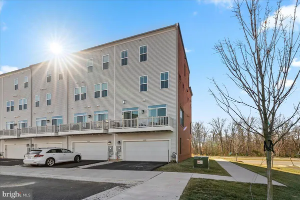 $4,400 | 42203 Jousting Terrace, Ashburn, VA 20148
