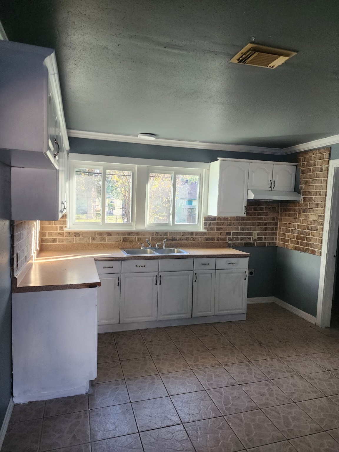 7220 Parker Road Houston, TX 77016 - Photo 2 of 12