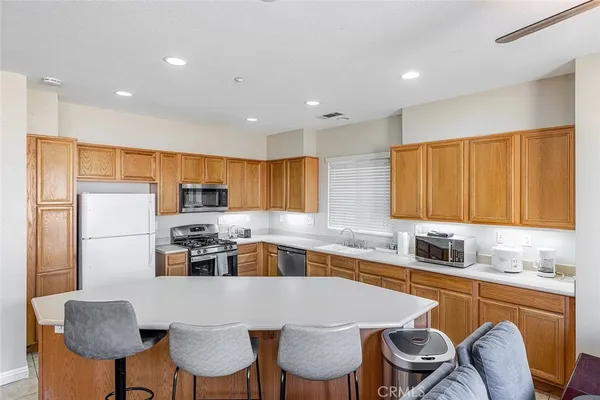 $3,795 | 16526 Braeburn Lane, Fontana, CA 92337