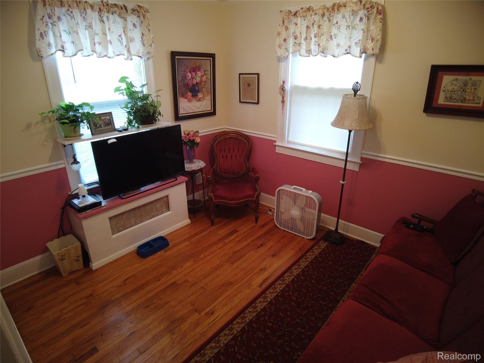 2466 West Auburn Road Rochester, MI 48309 - Photo 17 of 34 1st floor Bedroom